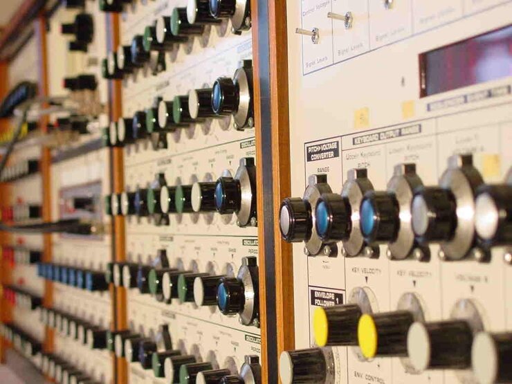 SYNTHI 100